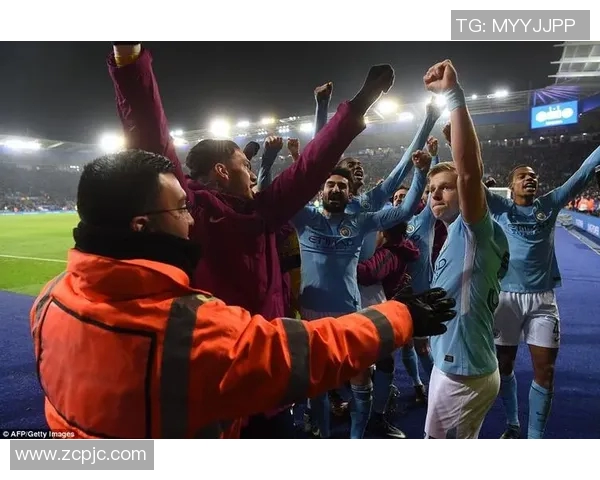 足球明星滑跪庆祝瞬间解析展现激情与荣耀的完美结合