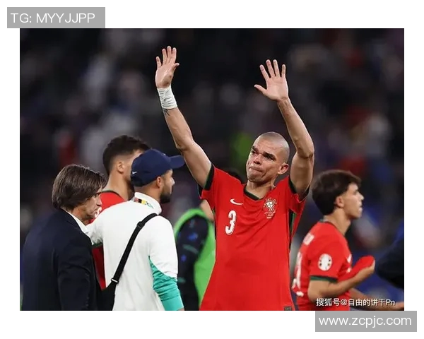 足球场上的幽默与才华并存的明星们带来的精彩瞬间 足球场上的幽默与才华并存的明星们带来的精彩瞬间