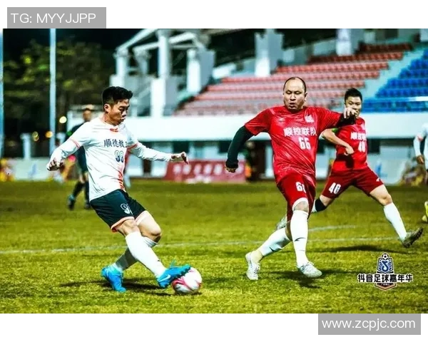 足球明星贺岁照片展现新年喜庆氛围与运动激情的完美结合