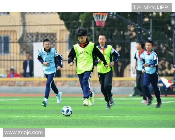 打工足球明星的奋斗故事与成就揭秘，谁在绿茵场外也拼搏不息